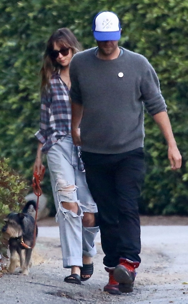Dakota Johnson was the cutest during Chris Martin's show